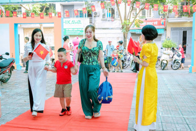 TIẾNG CƯỜI NGÀY TỰU TRƯỜNG - HÂN HOAN NGẬP TRÀN YÊU THƯƠNG