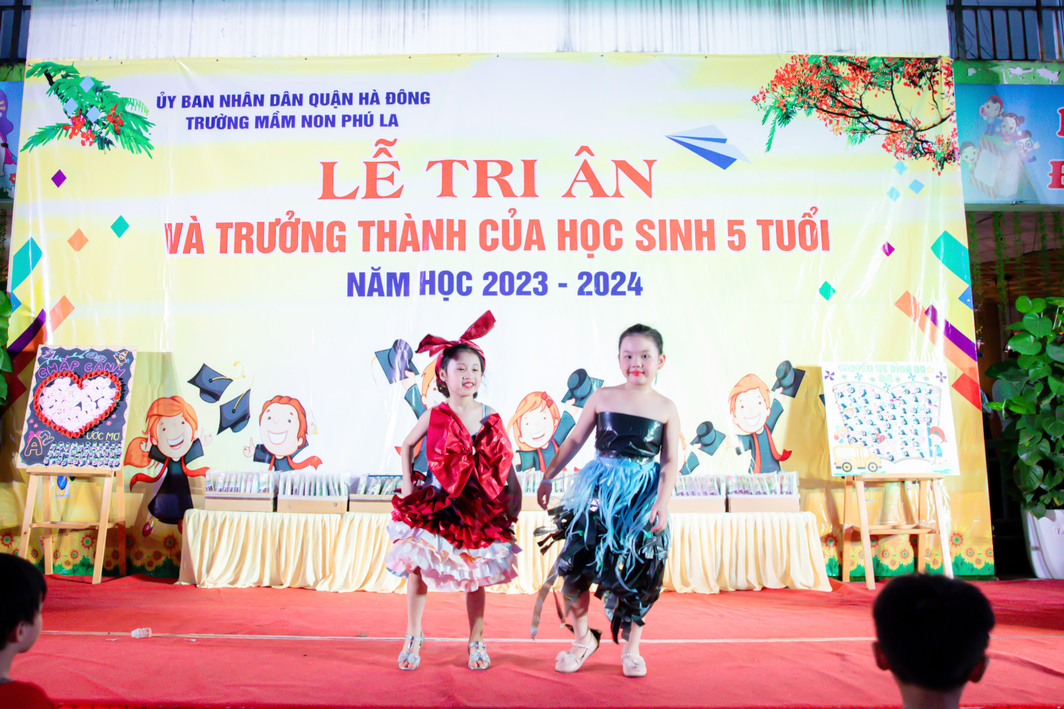 Tiết muc biểu diễn thời trang của siêu mẫu nhí đến từ lớp A6. 